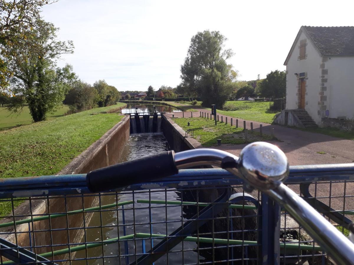 Villa Le Champ Radis à Marigny-sur-Yonne Extérieur photo