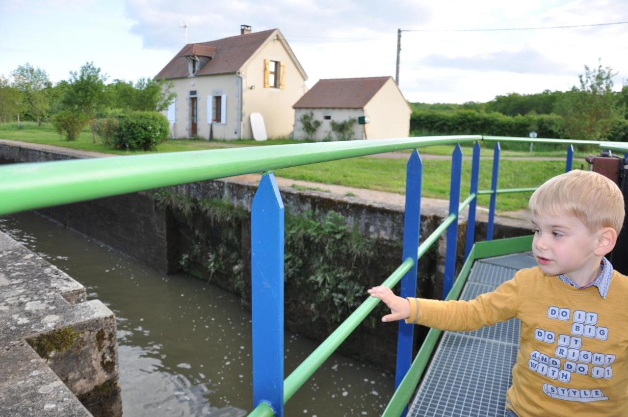 Villa Le Champ Radis à Marigny-sur-Yonne Extérieur photo
