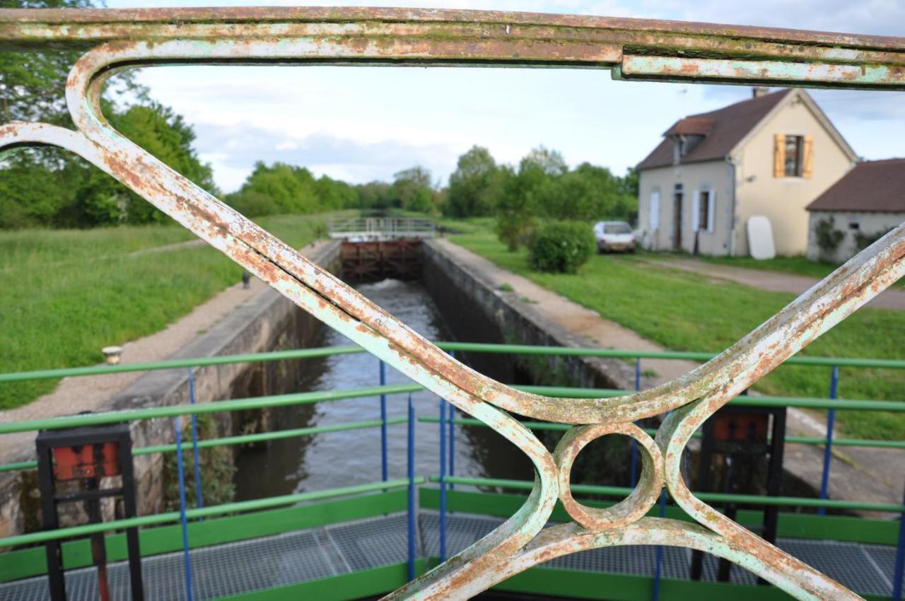 Villa Le Champ Radis à Marigny-sur-Yonne Extérieur photo